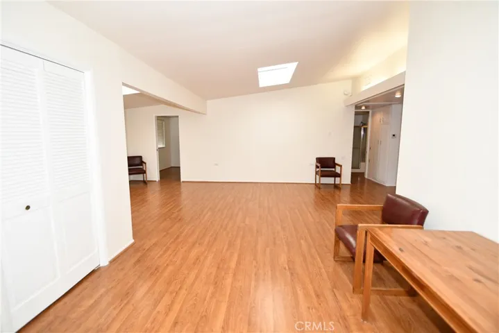 Entrance dining table
