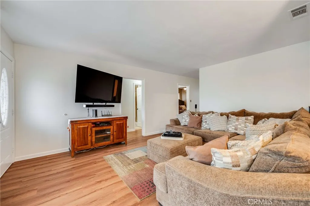 4557 Albury, Lakewood, California 90713 — photo 4