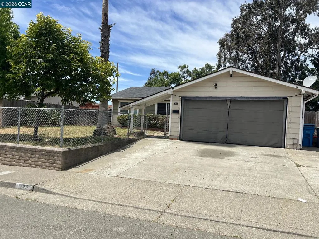 827 Falcon Dr