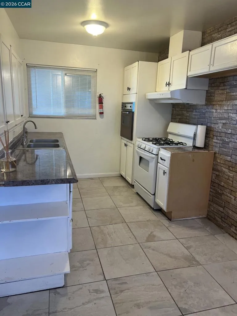 827 Falcon Dr, Vallejo, California 94589 — photo 4