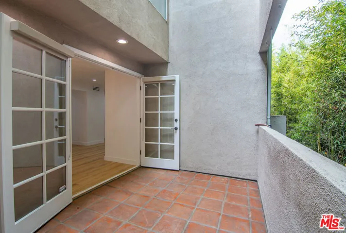 Balcony/Dining Room