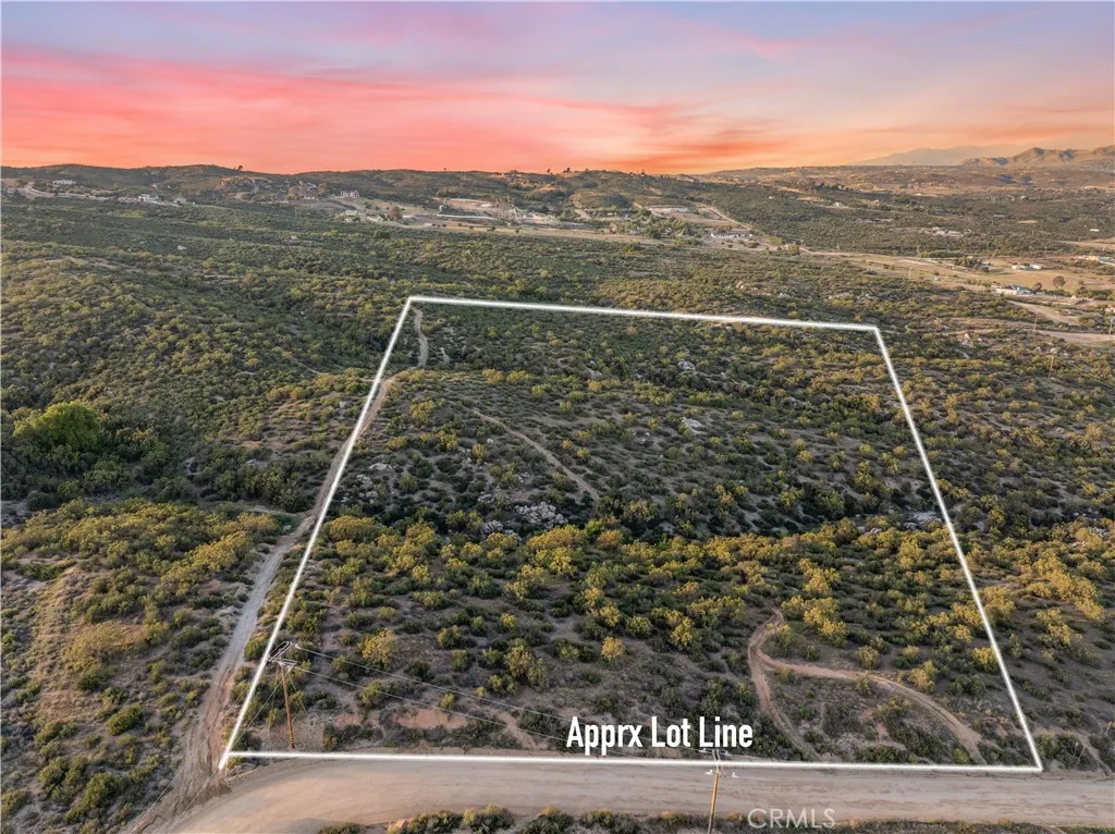 Approximate lot lines shown for reference only