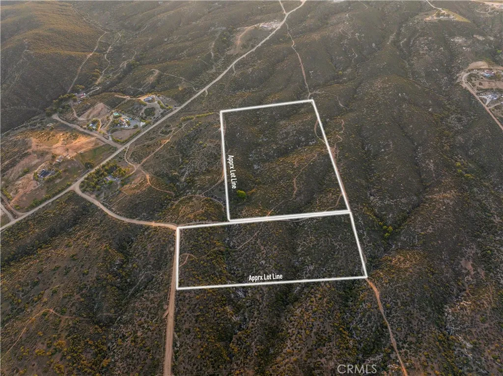 Approximate lot lines shown for reference only