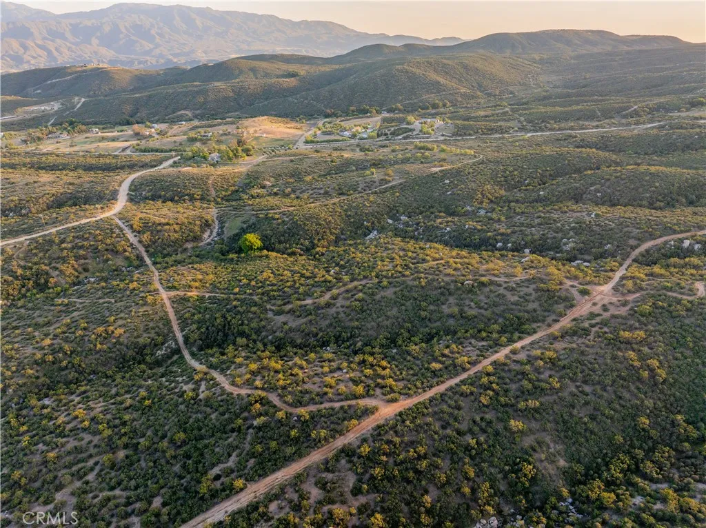 Expense aerial view of the property area