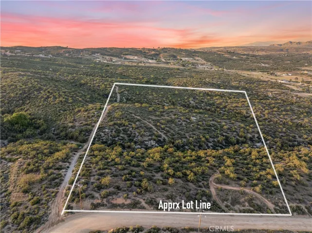 Approximate lot lines shown for reference only