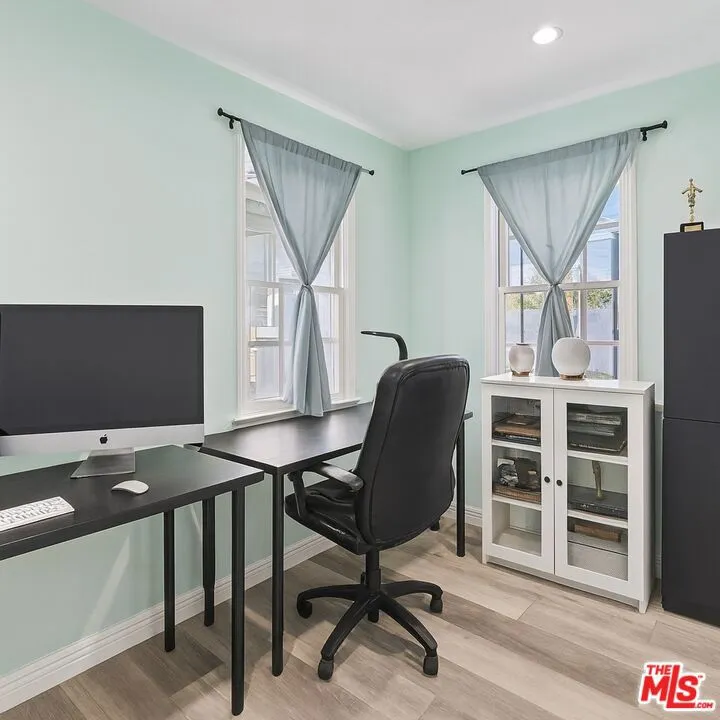 Virtual Staging Office
