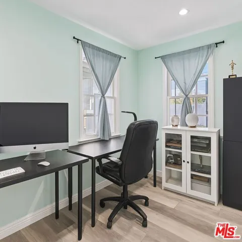 Virtual Staging Office