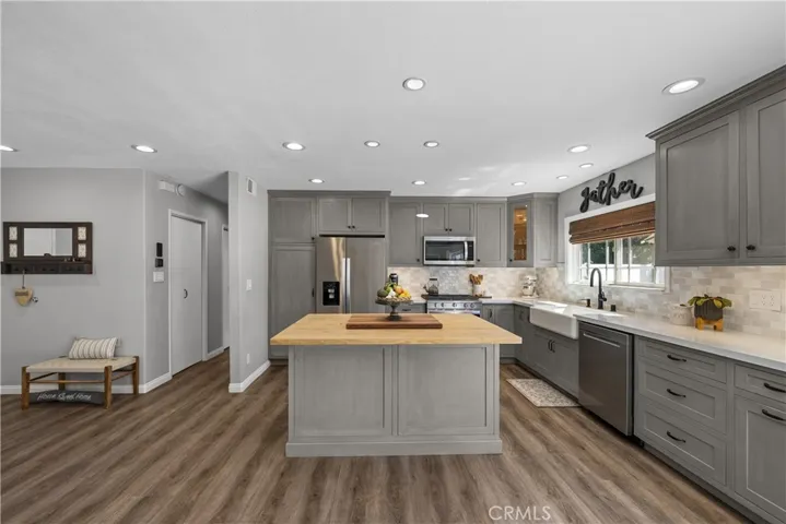 449 Ben Court, Newbury Park, California 91320