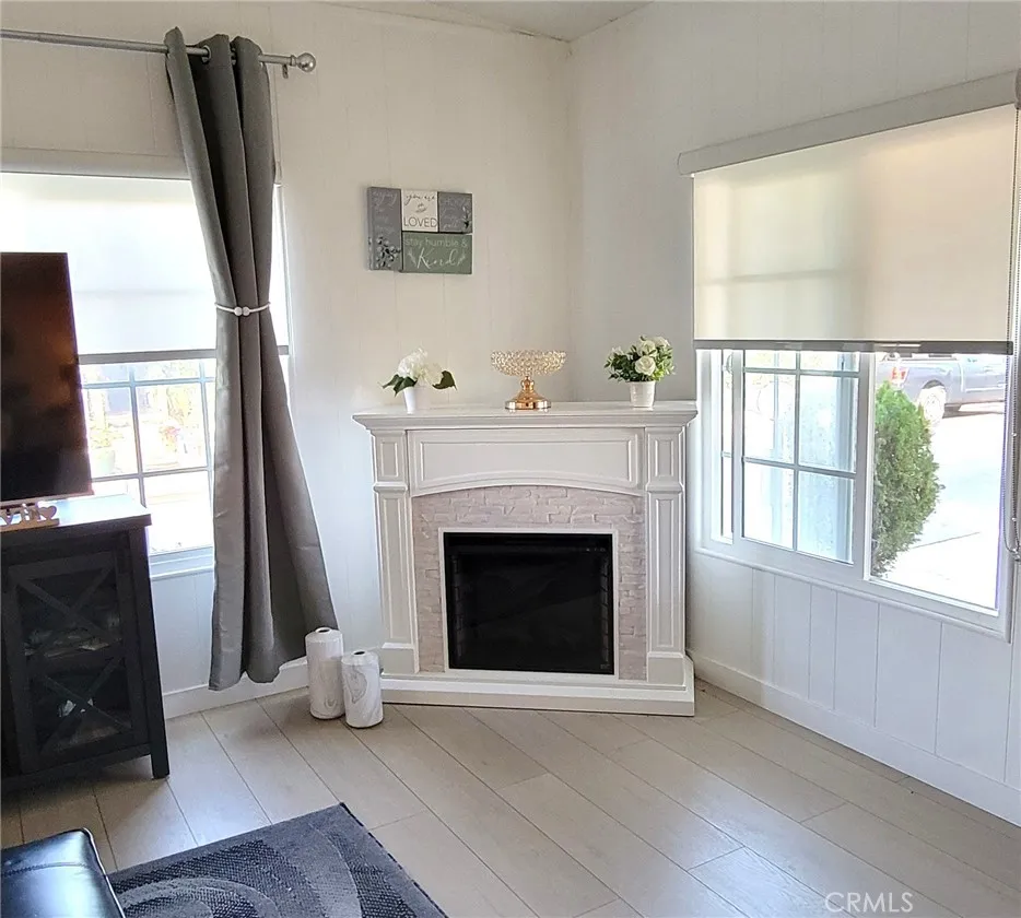 DOUBLE PANED WINDOWS