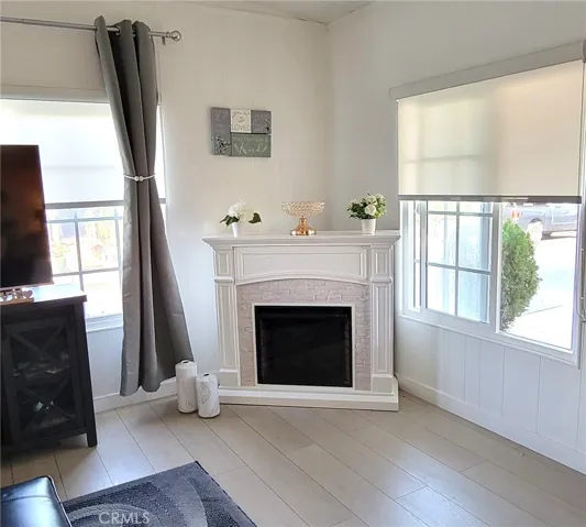 DOUBLE PANED WINDOWS