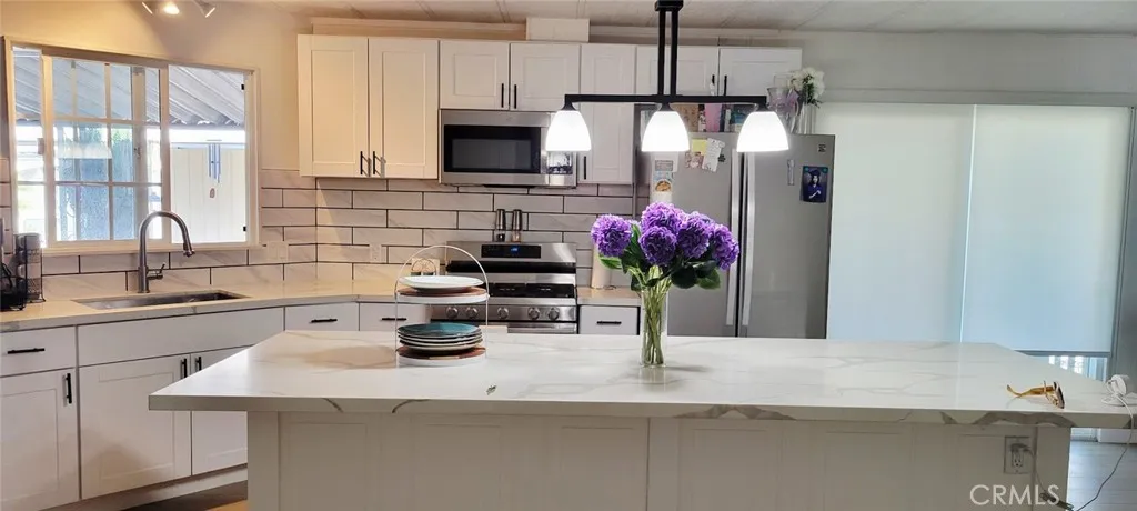 OPEN KITCHEN