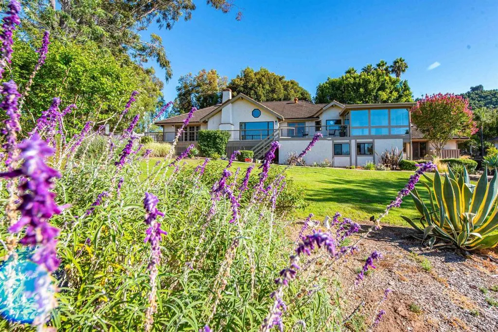 2730 Mountain View Dr