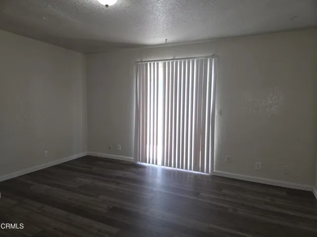 4140Clark101LvRm