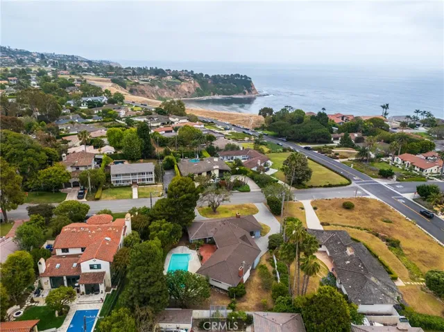 Excellent location just steps to The cliffs of Lunada Bay