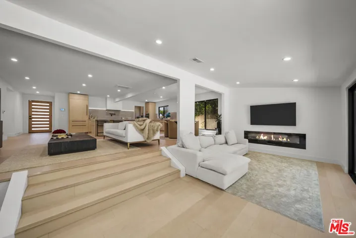 15431 Milbank Street, Encino, California 91436
