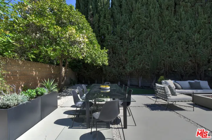 15431 Milbank Street, Encino, California 91436