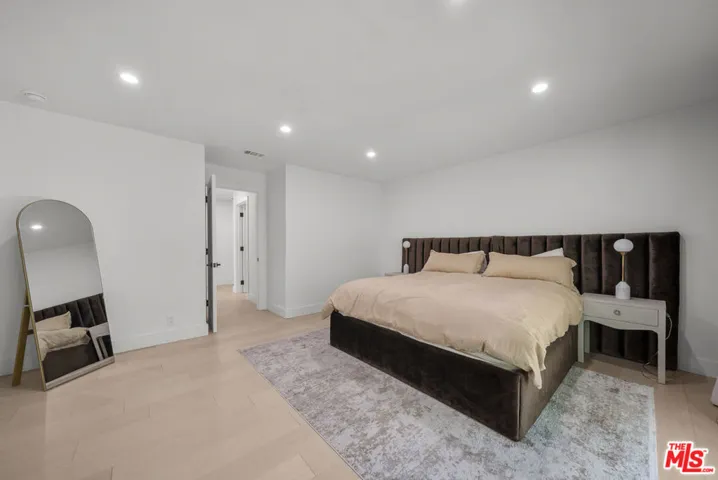 15431 Milbank Street, Encino, California 91436