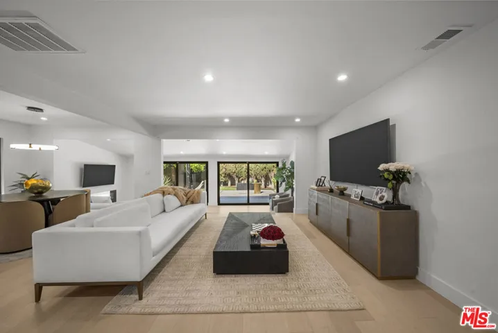 15431 Milbank Street, Encino, California 91436