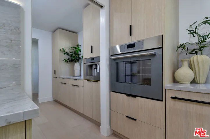 15431 Milbank Street, Encino, California 91436