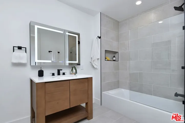 15431 Milbank Street, Encino, California 91436