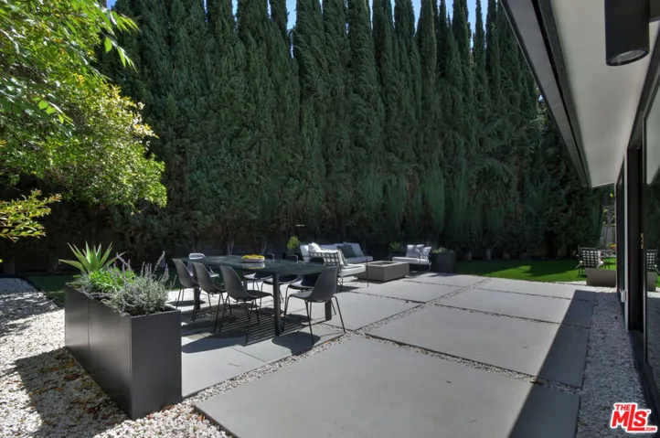 15431 Milbank Street, Encino, California 91436