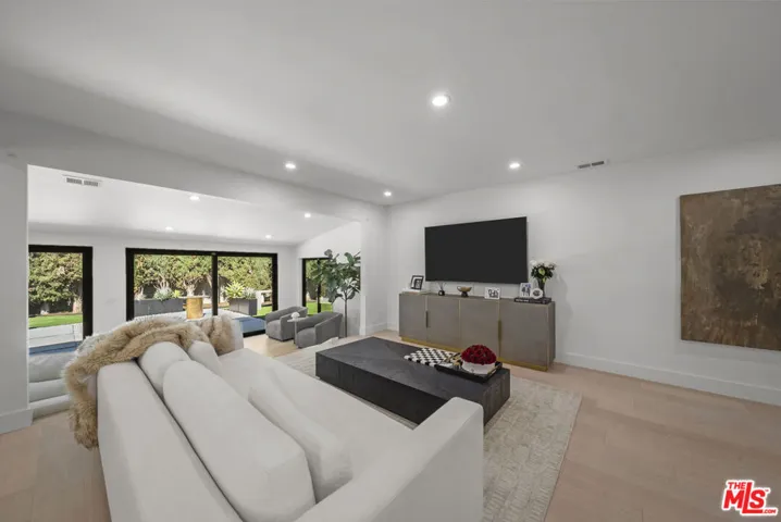 15431 Milbank Street, Encino, California 91436