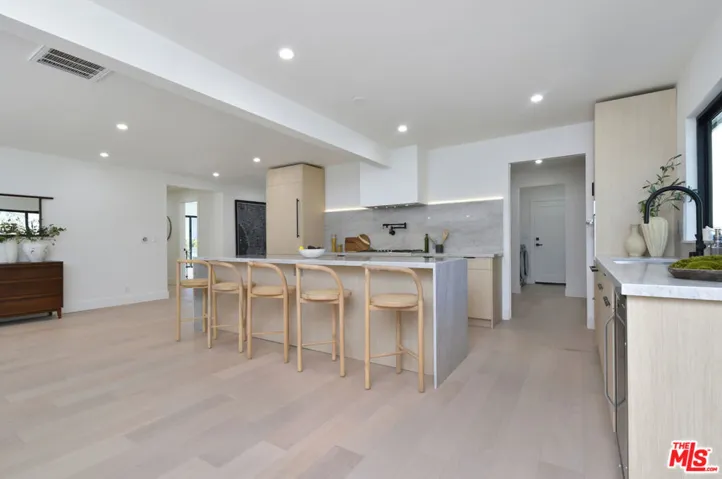 15431 Milbank Street, Encino, California 91436
