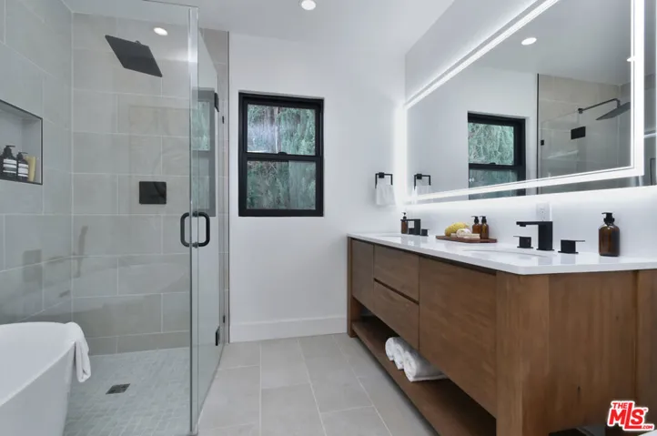 15431 Milbank Street, Encino, California 91436