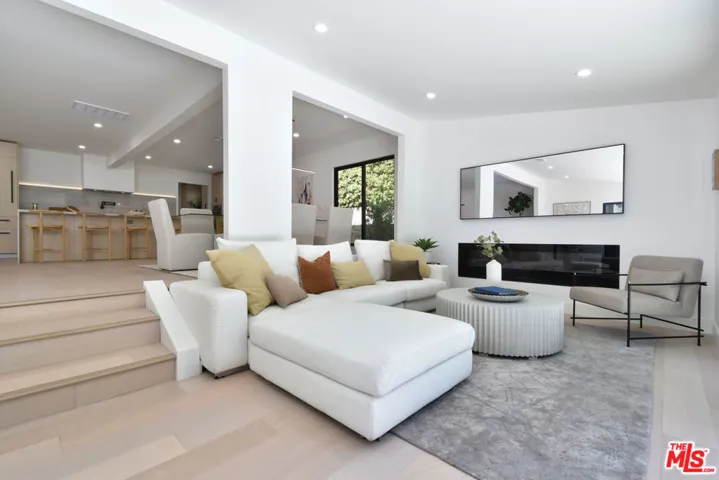 15431 Milbank Street, Encino, California 91436
