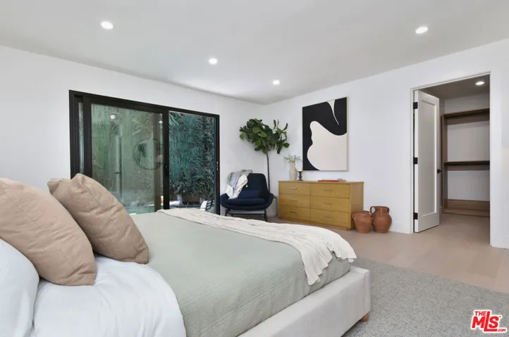 15431 Milbank Street, Encino, California 91436