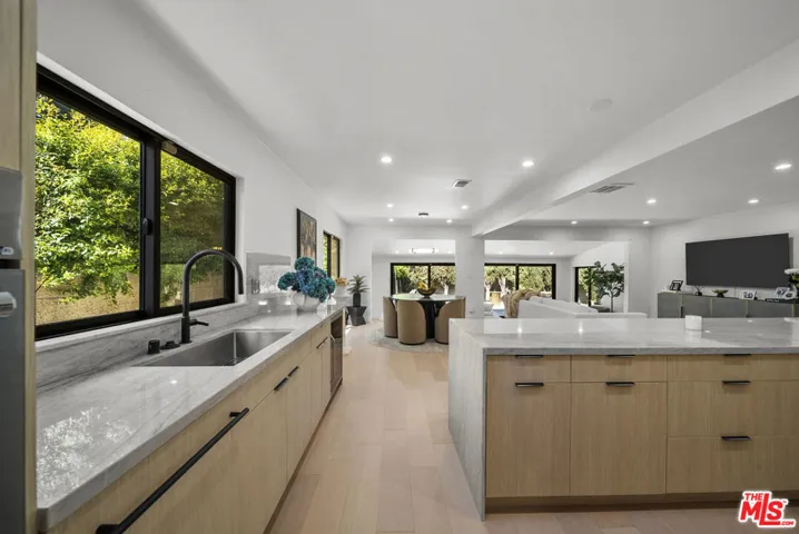 15431 Milbank Street, Encino, California 91436
