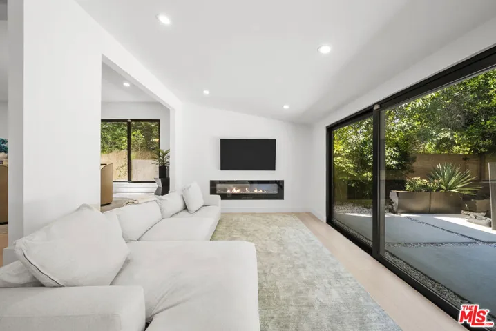 15431 Milbank Street, Encino, California 91436