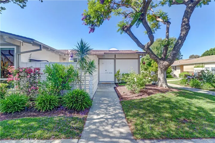 251 Calle Aragon B, Laguna Woods, California 92637