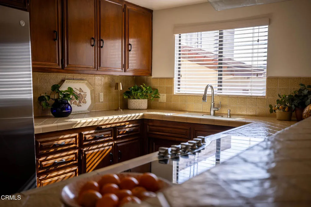 Kitchen_503 W Duarte Rd-3822-HDR_MLS