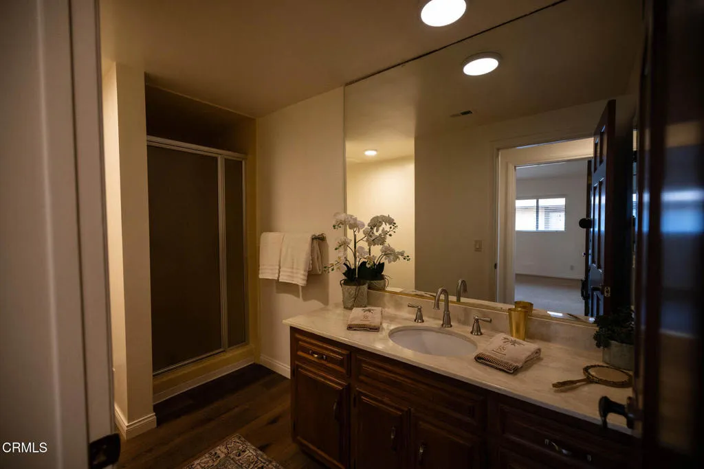 Bath_503 W Duarte Rd-4059_MLS