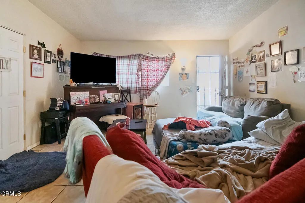 117 Ann Ave Port Hueneme CA-large-022-01