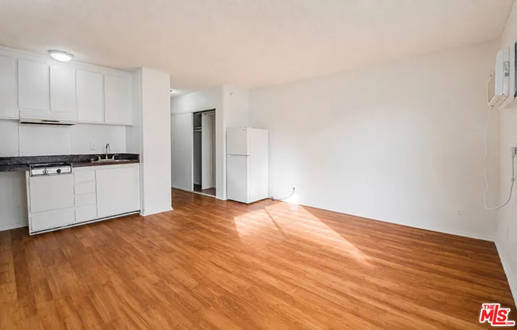500 S Hobart Boulevard 200, Los Angeles, California 90020