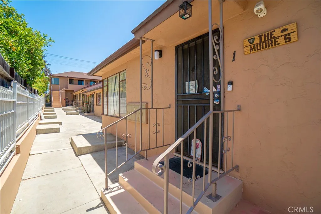 1876 Henderson Avenue, Long Beach, California 90806 — photo 4