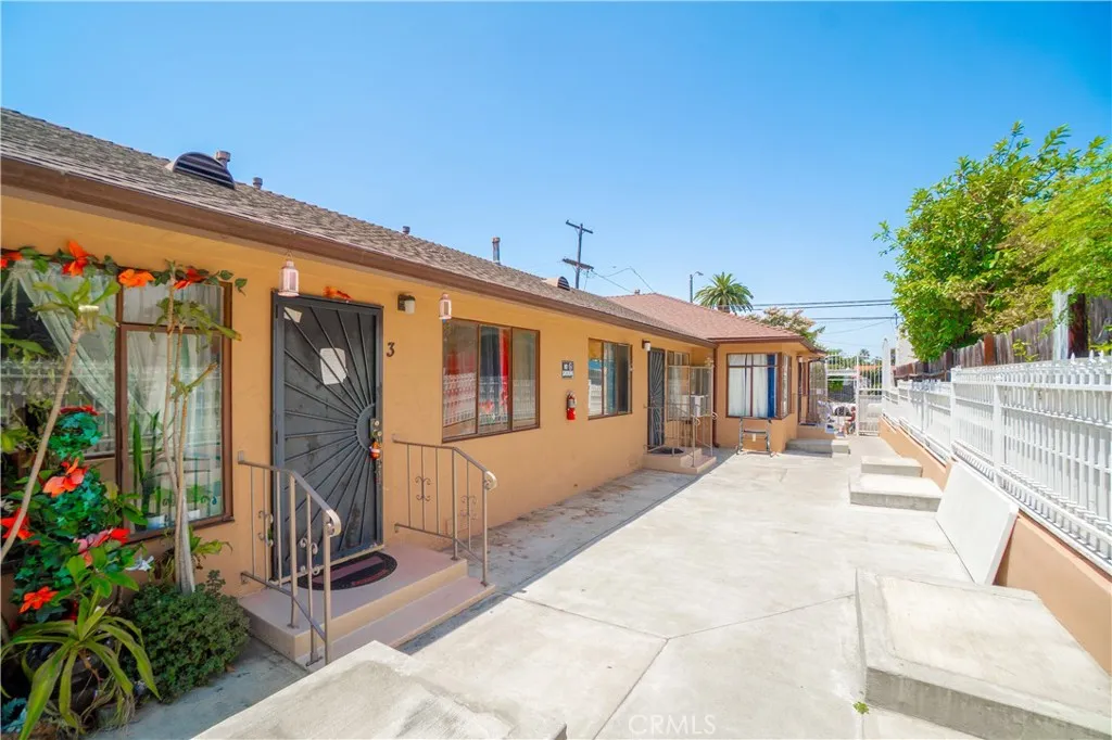 1876 Henderson Avenue, Long Beach, California 90806 — photo 5