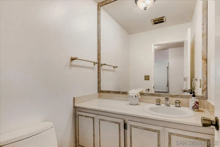 2552 Arnott Street, San Diego, California 92110