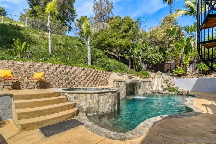 2552 Arnott Street, San Diego, California 92110