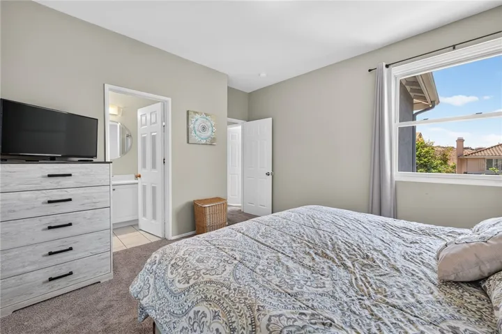 Upstairs Bedroom 2 with en suite bath 16318 sun summit drive, riverside, california 92503