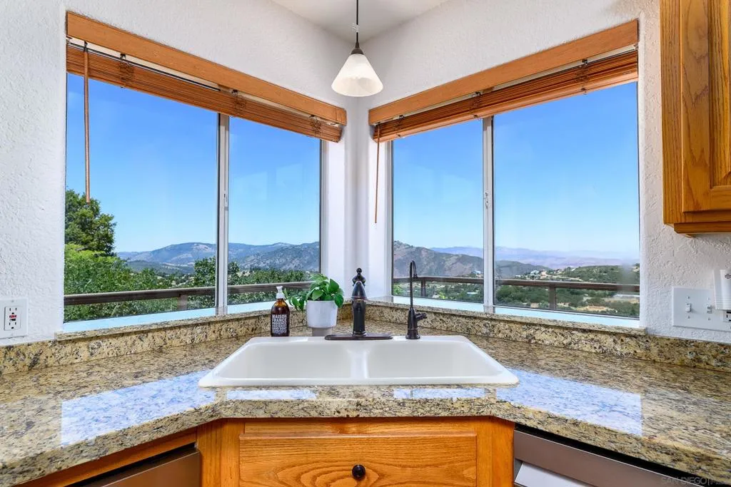 Views so good, you'll actually WANT to do the dishes!