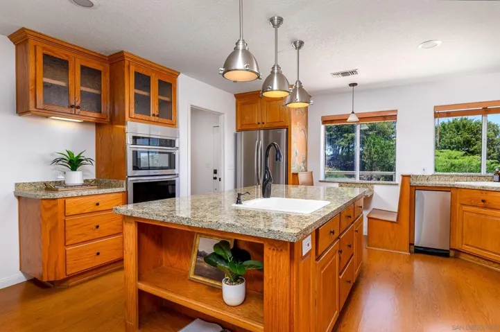 Kitchen features BRAND NEW APPLIANCES and large walk-in pantry and VIEWS!