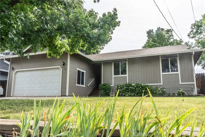 Cul de sac shares four homes.
