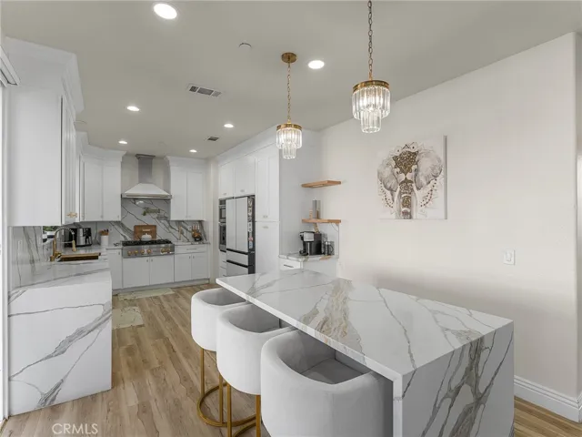 Kitchen/Island