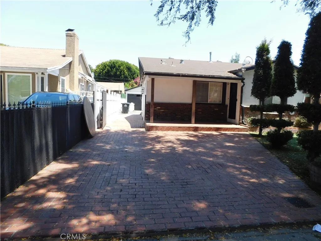 Front driveway view 2