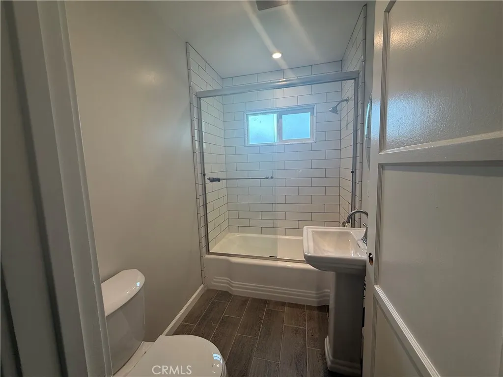 Hallway Full Bathroom