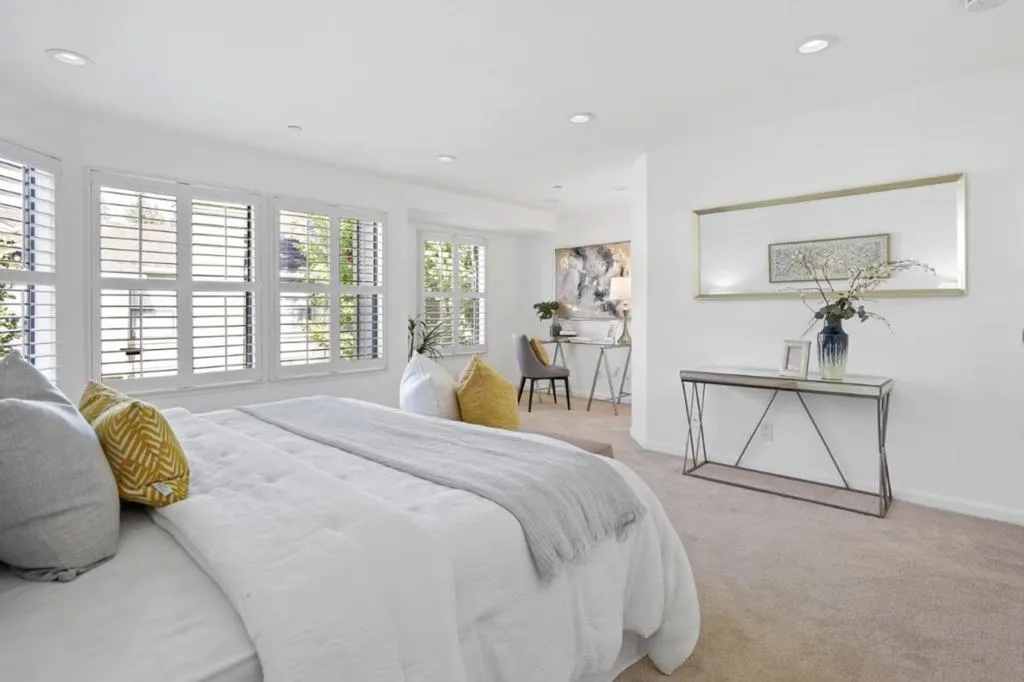 Front bedroom suite with sitting area