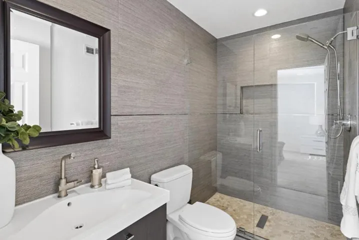 Back bedroom bathroom